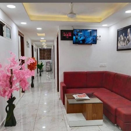 Galaxy Inn Hotel Ахмедабад Экстерьер фото