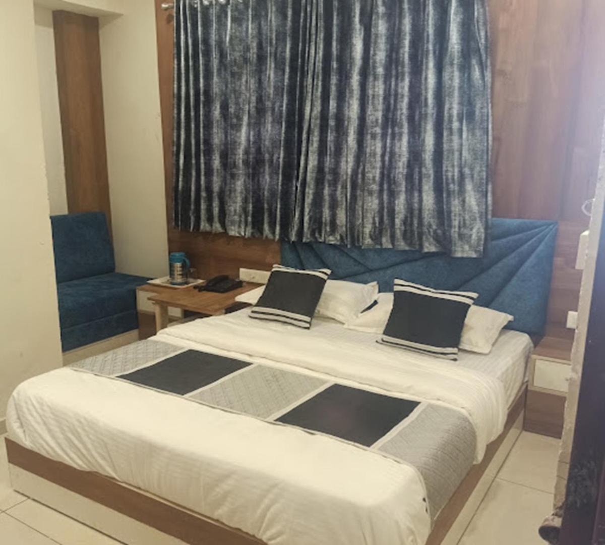 Galaxy Inn Hotel Ахмедабад Экстерьер фото