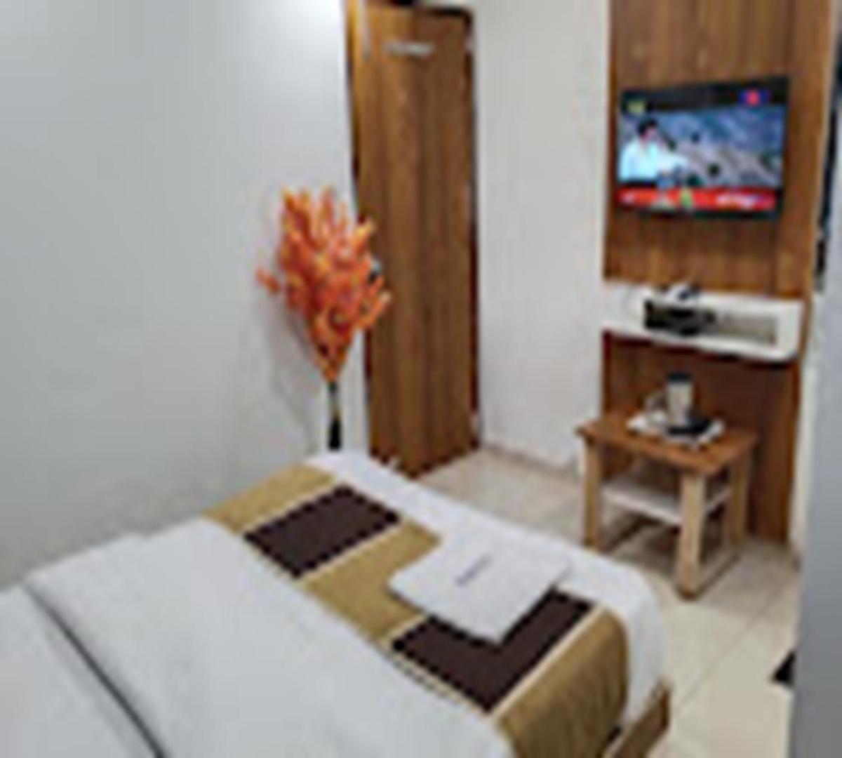 Galaxy Inn Hotel Ахмедабад Экстерьер фото