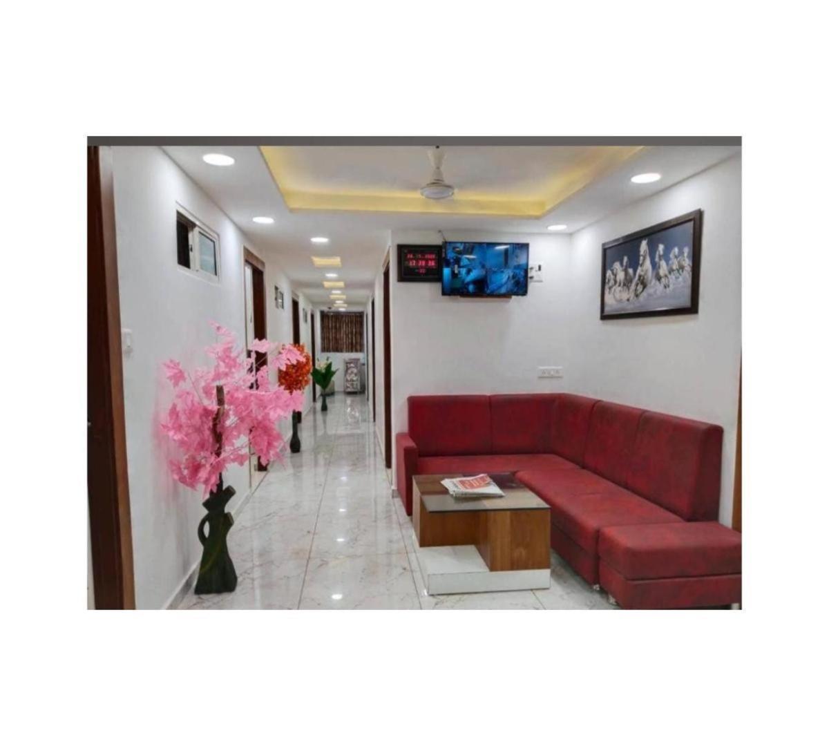 Galaxy Inn Hotel Ахмедабад Экстерьер фото